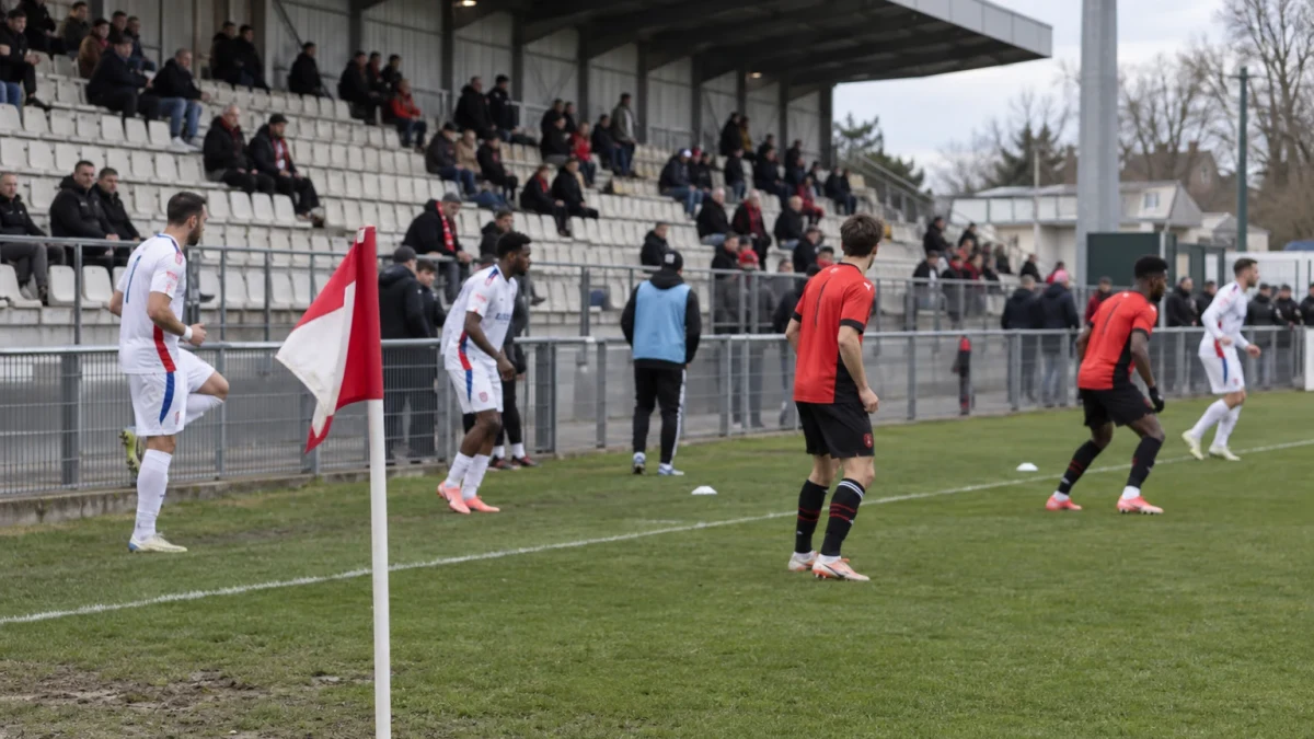 Rennes puolustaa kolmatta sijaansa Lyonin vieraana