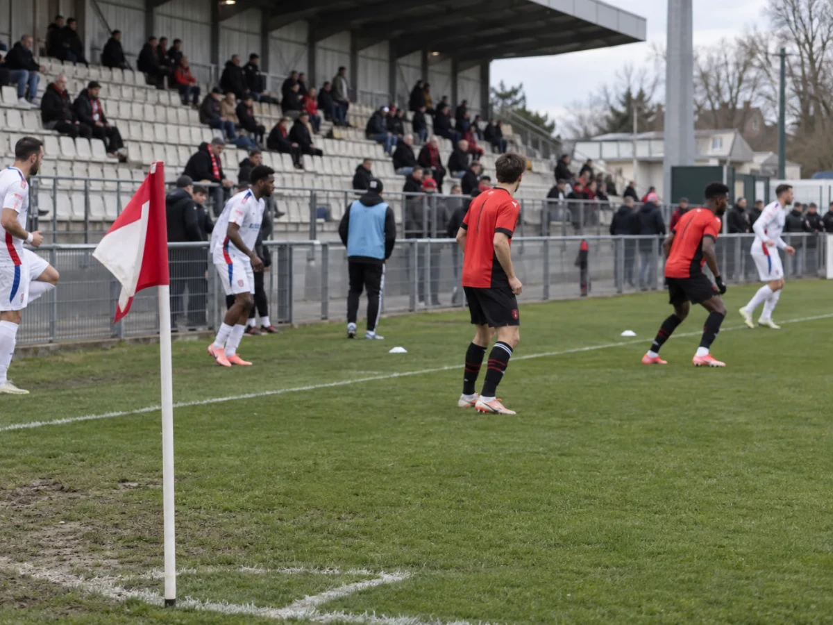 Rennes puolustaa kolmatta sijaansa Lyonin vieraana